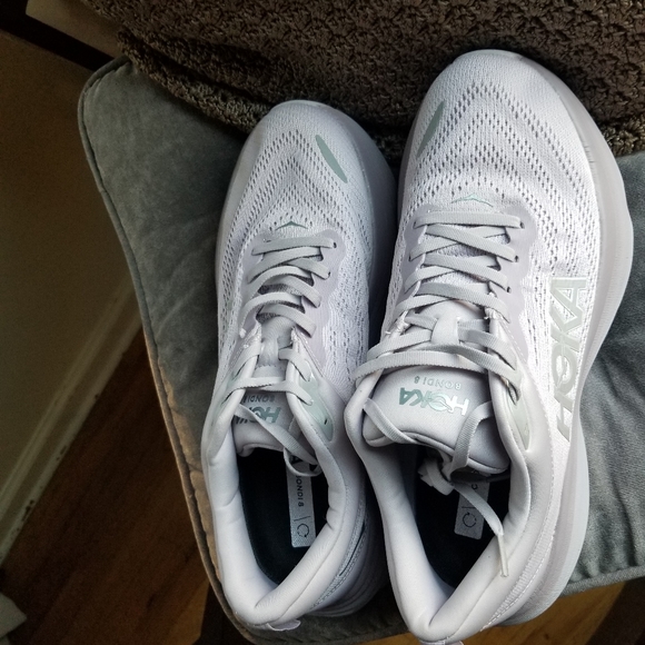 NWOT- Hoka Bondi 8 size 11D - Picture 4 of 6